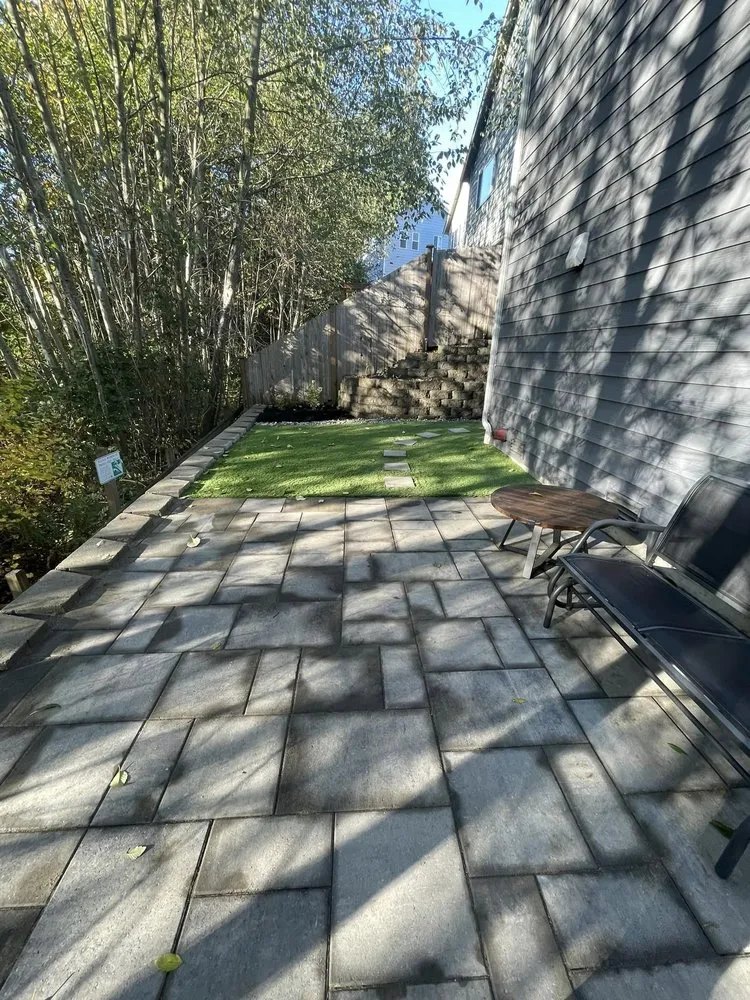 Expert outdoor landscaping in Lynnwood, WA by 2Bellas Landscaping Services