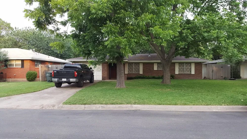 Trusted yard cleanup service in killeen, TX - 2J Landscaping