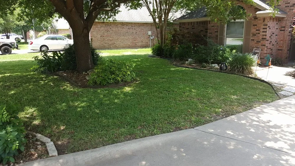 Custom yard maintenance with custom design in killeen, TX by 2J Landscaping