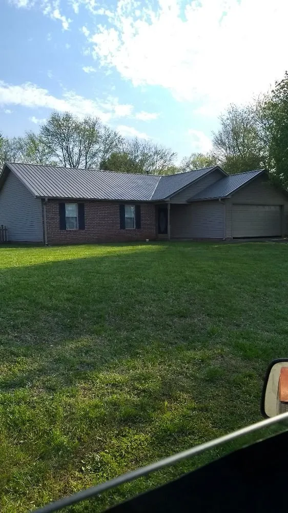 Custom lawn care service experts serving Winchester, TN - 2M Lawn Care