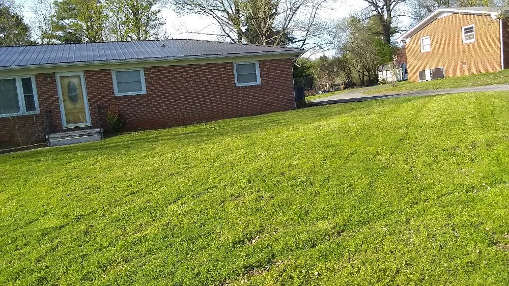 Professional residential landscaping experts serving Winchester, TN - 2M Lawn Care