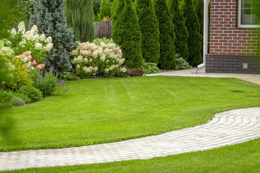 Top-rated garden landscaping in Oakland, KY - 2nd To None Lawncare