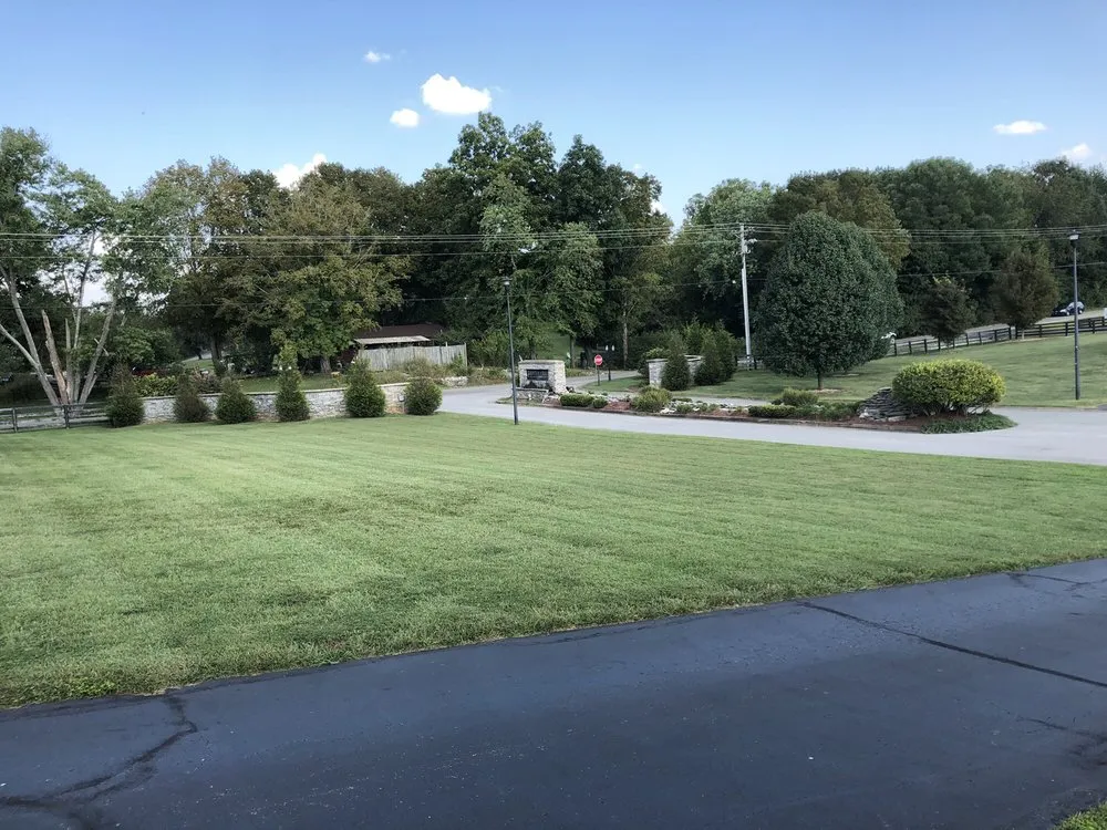 Affordable yard cleanup service for beautiful yards across Oakland, KY - 2nd To None Lawncare