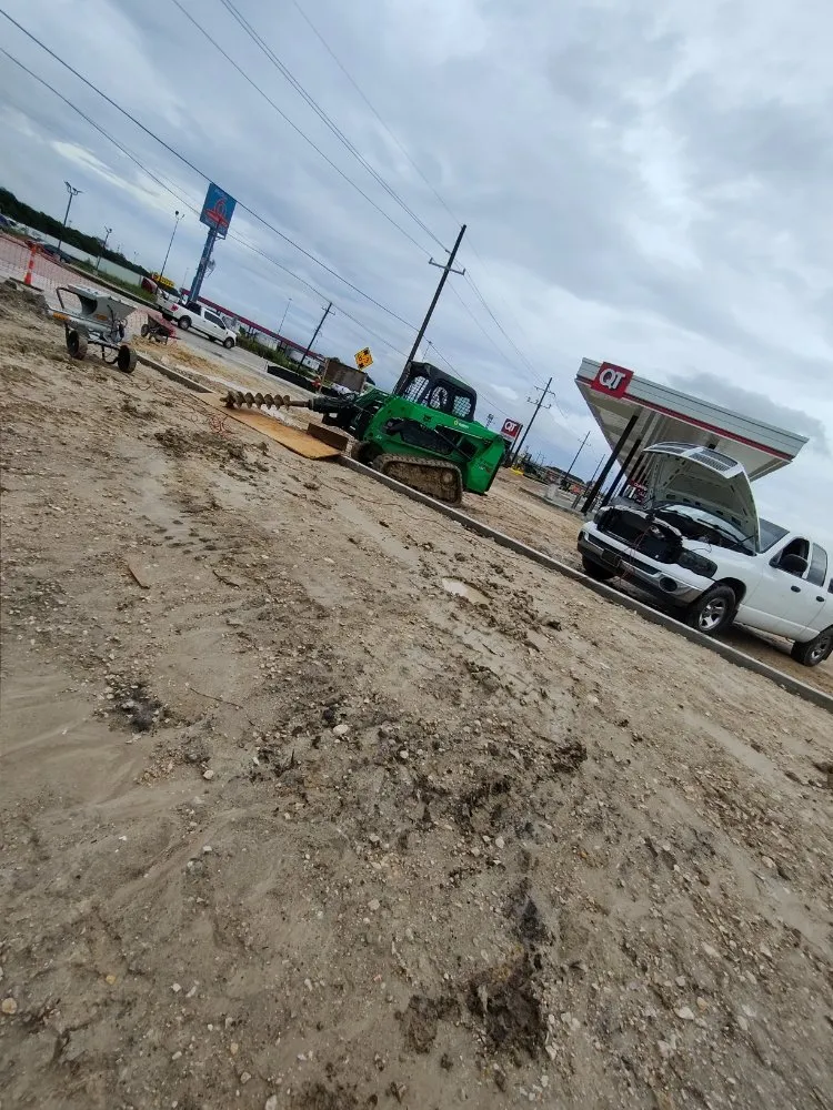 Custom lawn mowing service for beautiful yards across Mont Belvieu, TX - 2Neww Beginningz Handyman Services