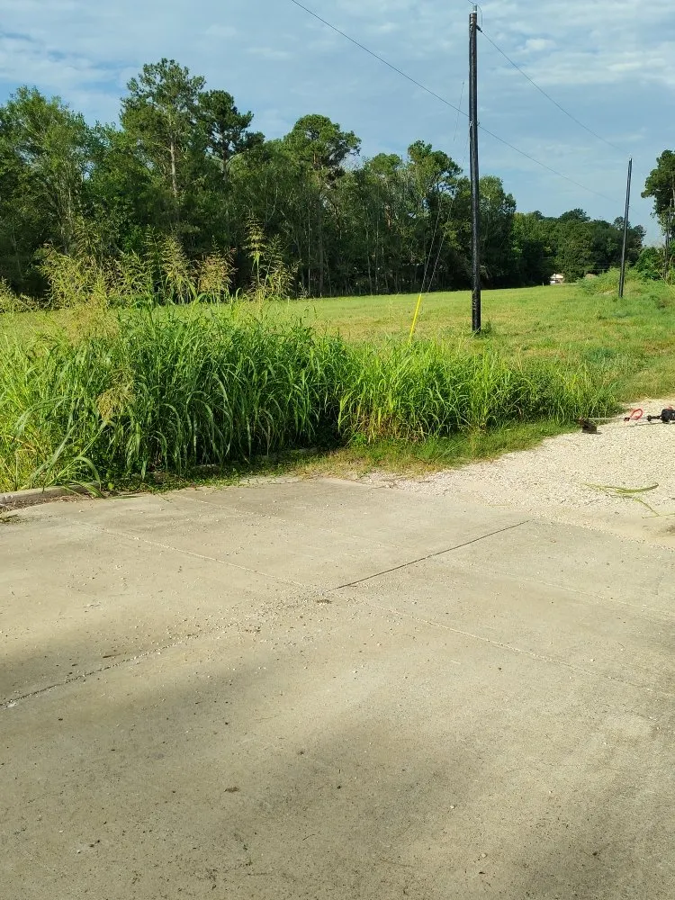 Affordable yard maintenance in Mont Belvieu, TX - 2Neww Beginningz Handyman Services