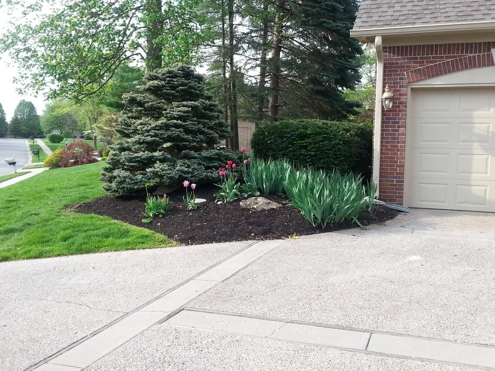 Top-rated garden landscaping in Lawrence, IN by 3 Amigos Landscaping