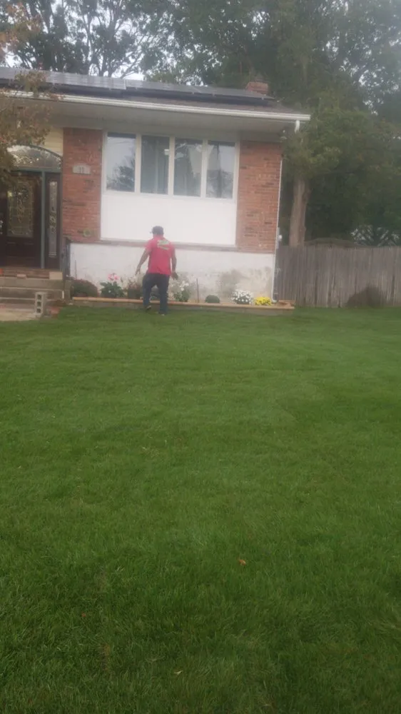 Local lawn mowing service in Huntington Station, NY - 3 Brother’s Lizama Landscaping