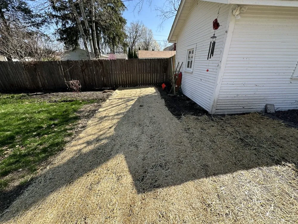 Custom landscaping services in Bloomington, IL by 3 Generaciones Landscaping and maintenance