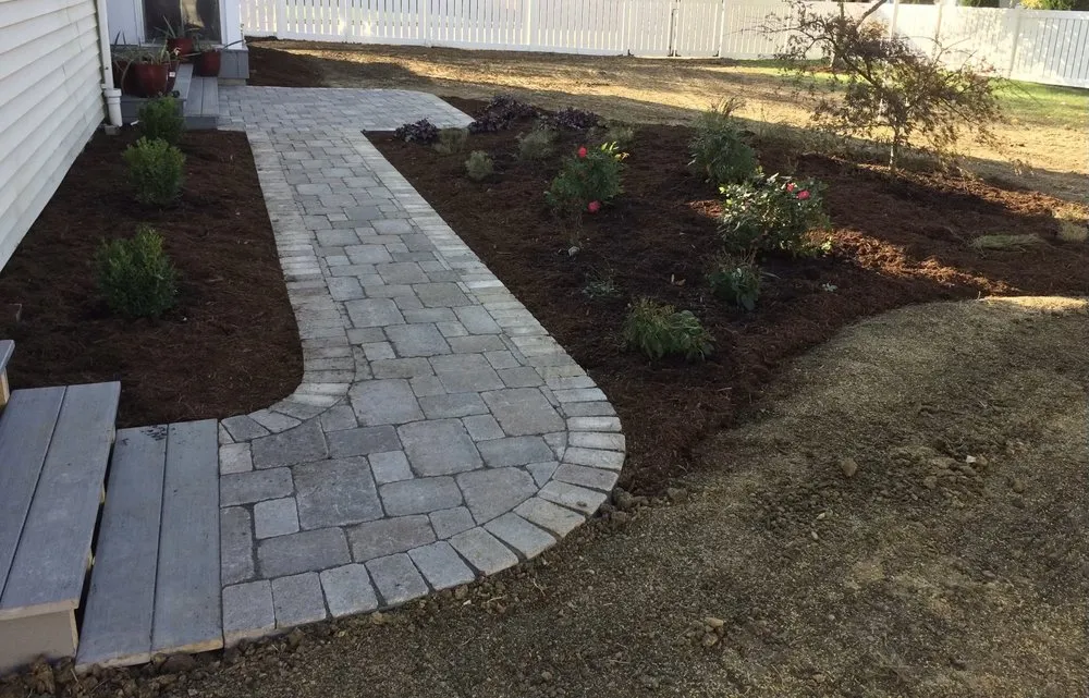 Professional yard cleanup service in Bloomington, IL - 3 Generaciones Landscaping and maintenance