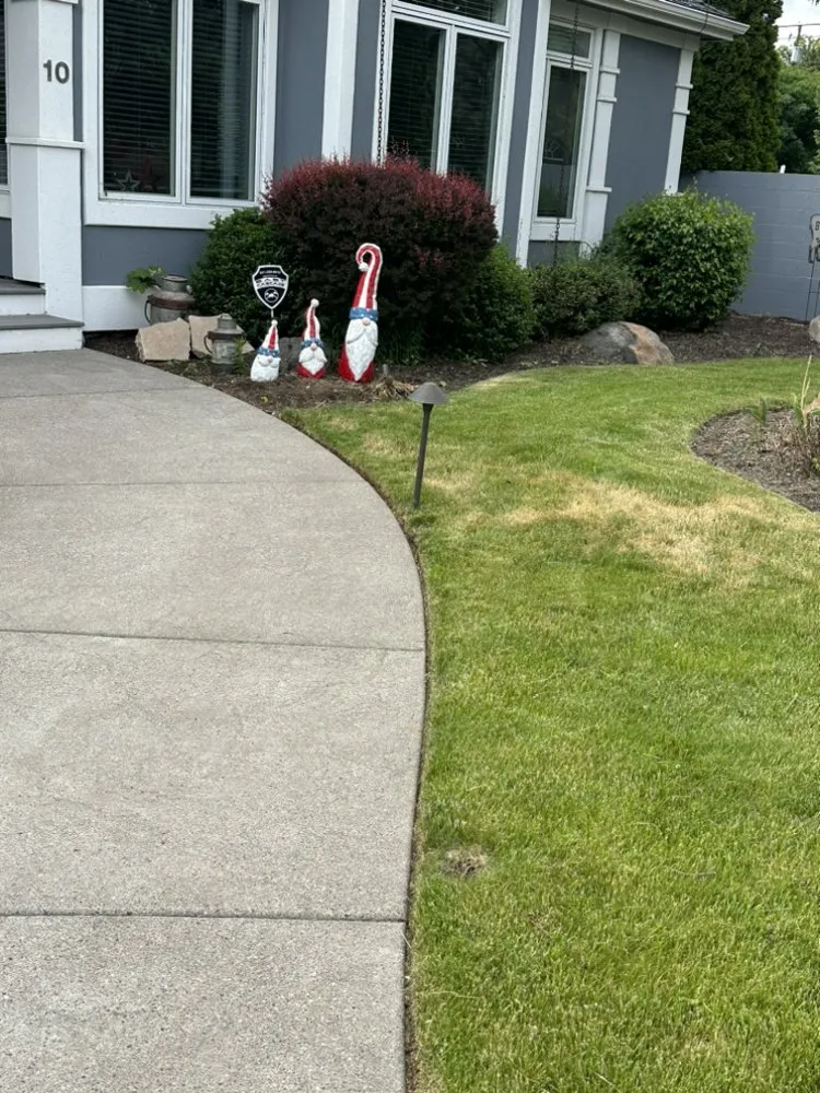 Top-rated lawn care service experts serving Bend, OR - 3 Peaks Lawncare