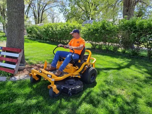 3 Seasons Plantscaping Logo