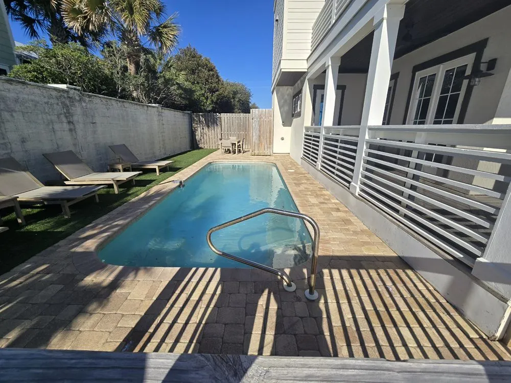 Local yard cleanup service for homes in Laguna Beach, FL by 30 A Groundskeeping