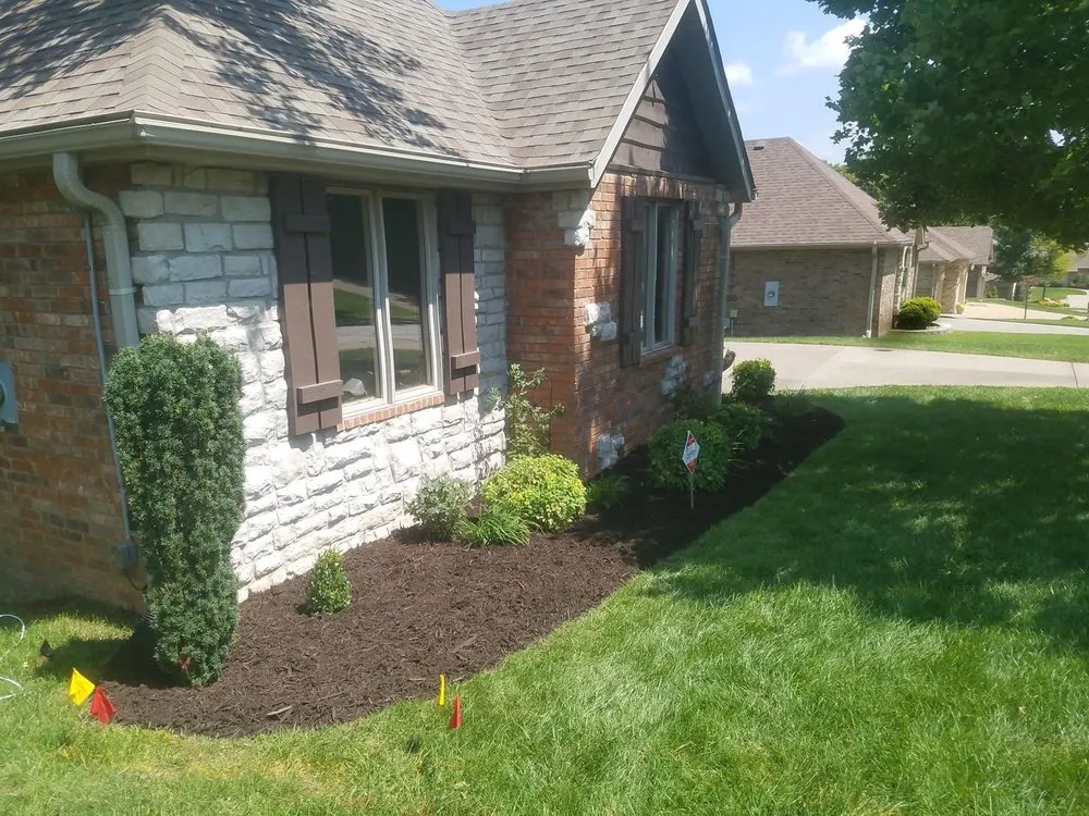Custom yard maintenance in Laurel, DE - 302 Yardworks