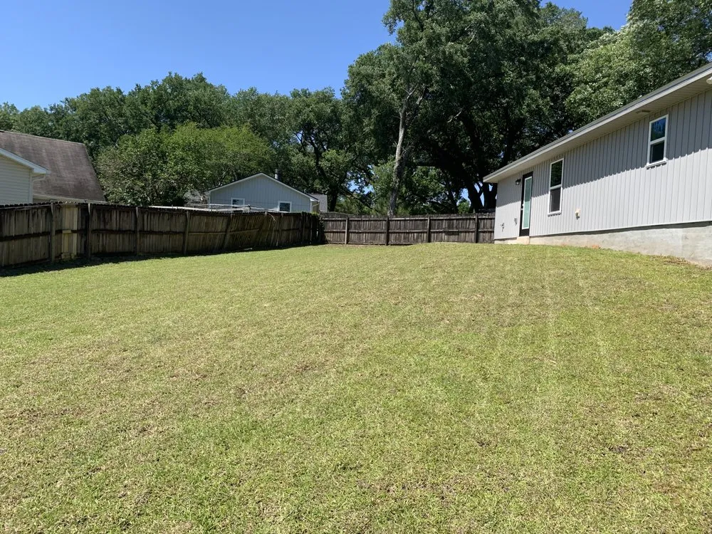 Top-rated lawn care service for homes across Pensacola, FL - 32 Division