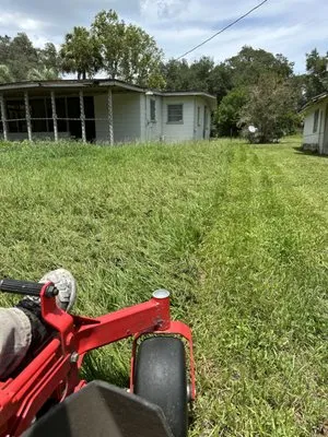 352 Total lawn care Logo