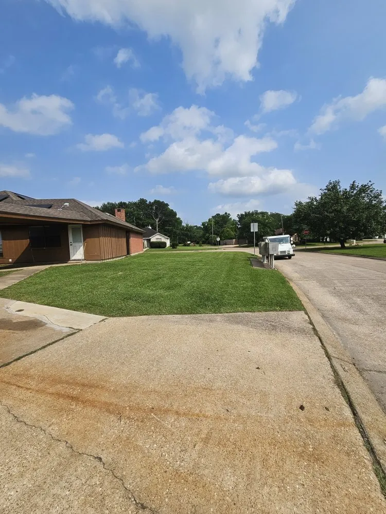 Local yard maintenance in Beaumont, TX - 365 Lawn Care Solutions