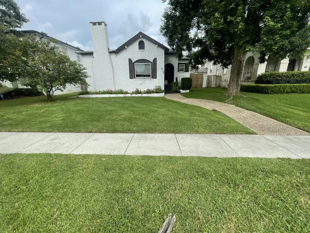 Custom lawn mowing service in New Orleans, LA by 3DBLandscaping