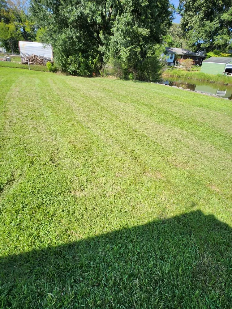 Top-rated lawn care service with custom design in Norfolk, VA by 3J's Lawn Care