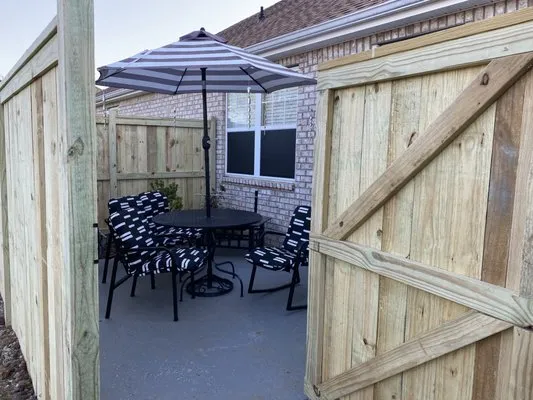 3MR&R Fence and Landscaping Logo