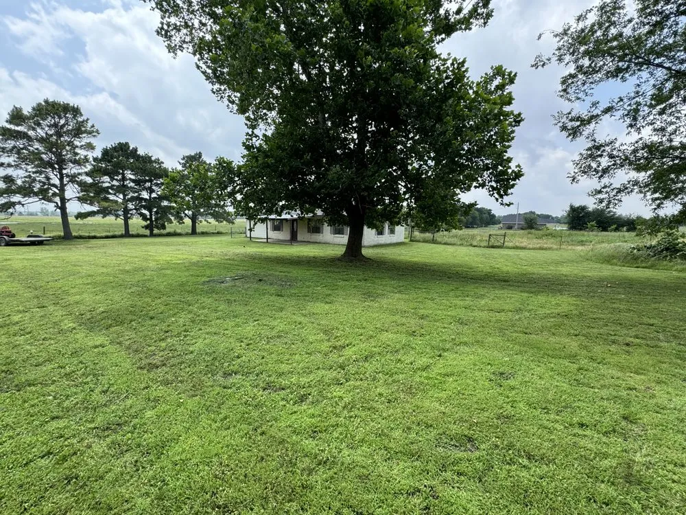 Local lawn care service experts serving Checotah, OK - 3YH Services