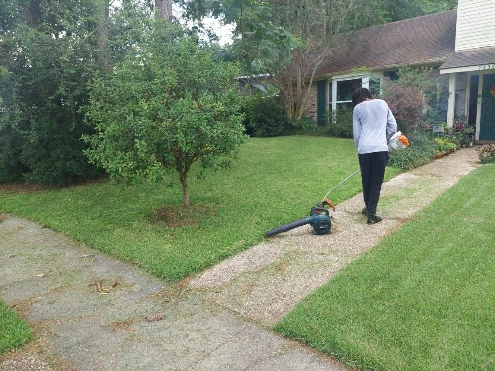 Professional garden landscaping in Baton Rouge, LA by 4 Bros In A Truck Lawn Service