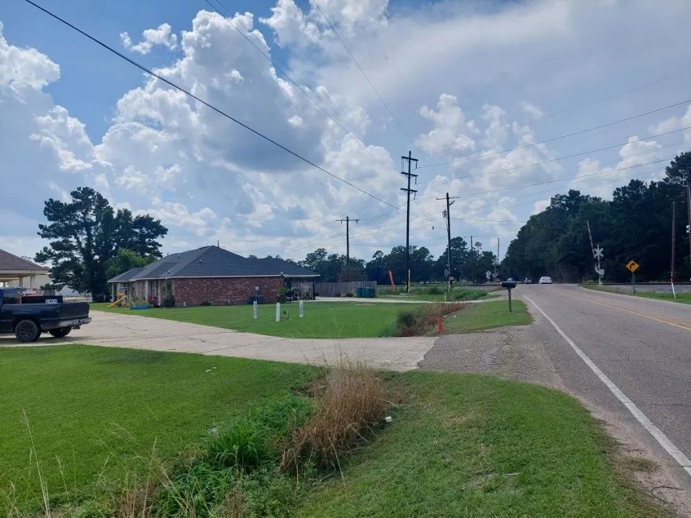 Trusted outdoor landscaping in Baton Rouge, LA by 4 Bros In A Truck Lawn Service