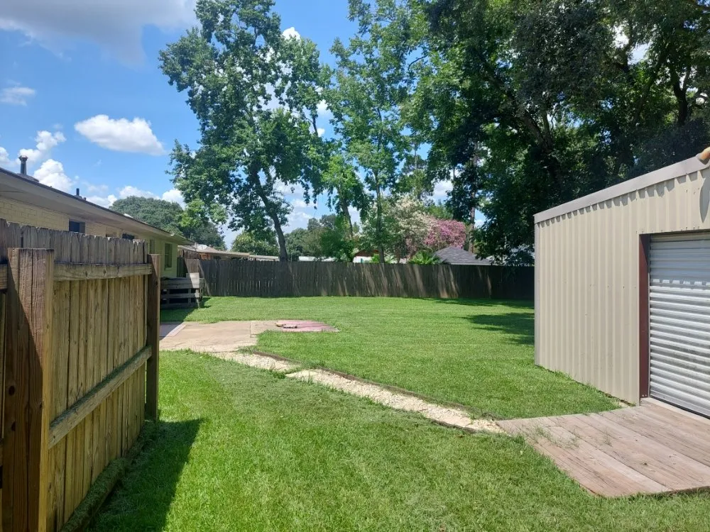 Local garden landscaping experts serving Baton Rouge, LA - 4 Bros In A Truck Lawn Service