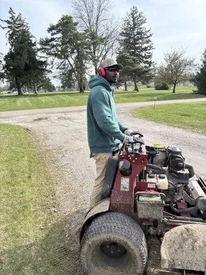 4 Diamondz Lawn Care Logo