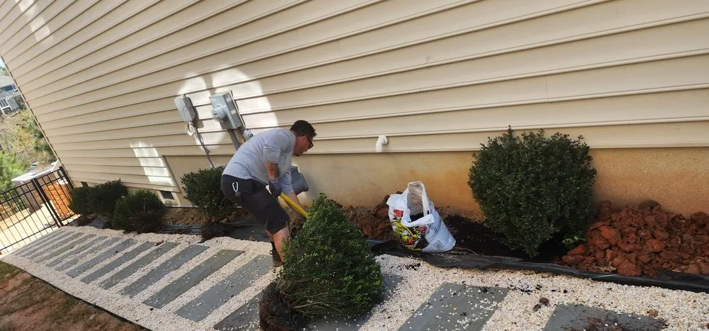 Local lawn mowing service in Charlotte, NC by 4 Evergreen Lawn Care