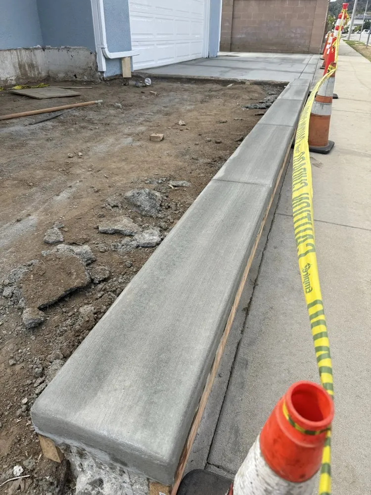 Affordable yard cleanup service in El Monte, CA by 4 Lakes Landscape