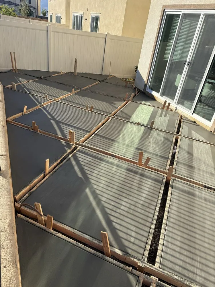 Reliable yard cleanup service experts serving El Monte, CA - 4 Lakes Landscape