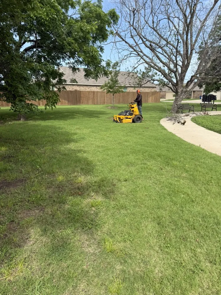 Affordable lawn mowing service in Fort Worth, TX by 4 Lawncare Services