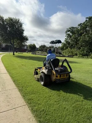 4 Lawncare Services Logo