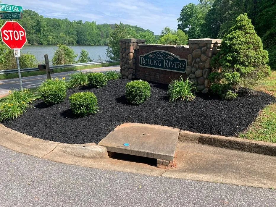 Local yard maintenance experts serving Boiling Springs, SC - 4 Point Lawncare