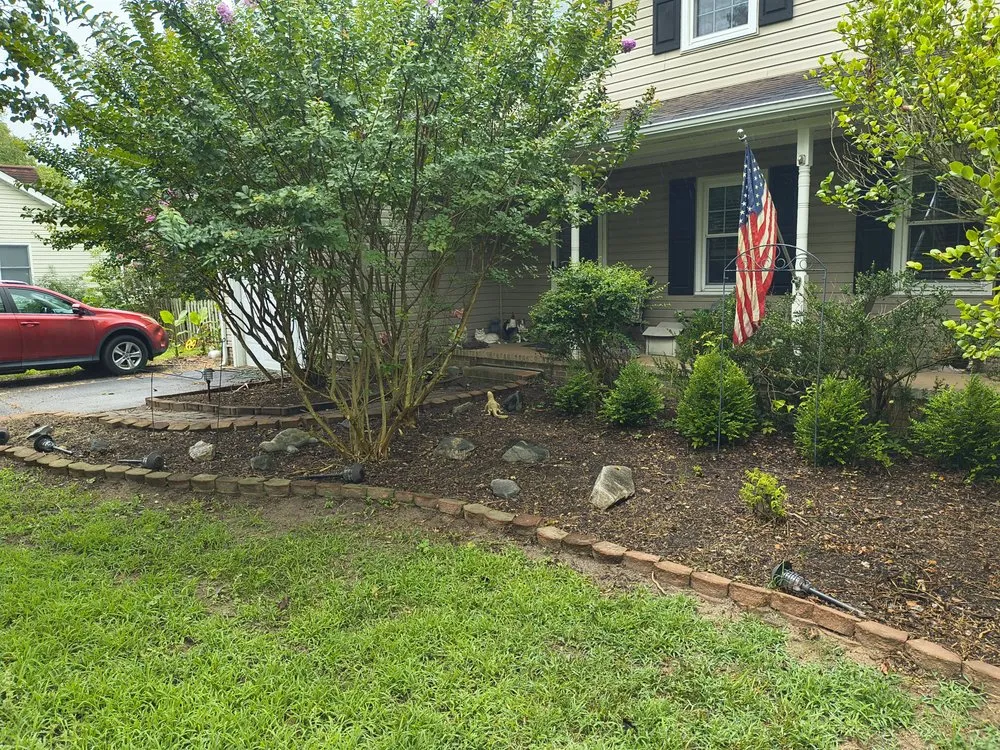 Reliable yard maintenance with custom design in Gloucester Point, VA by 4 Points Lawn Care