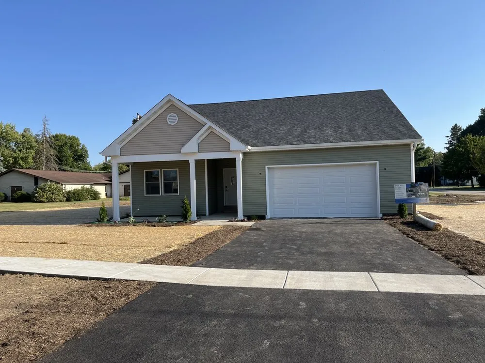 Local outdoor landscaping in Oswgo, IL by 4 Season Home Services