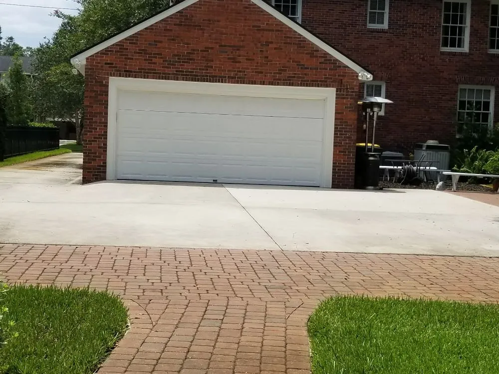 Local yard cleanup service experts serving Jacksonville, FL - 4 Seasons Complete Home Care