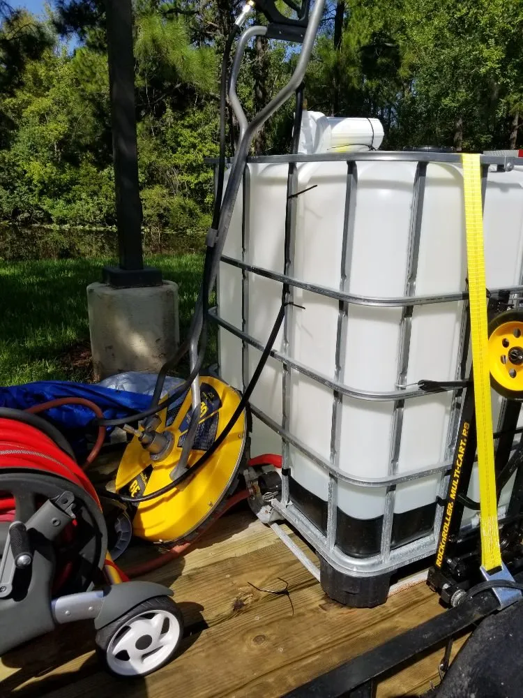 Professional lawn mowing service experts serving Jacksonville, FL - 4 Seasons Complete Home Care