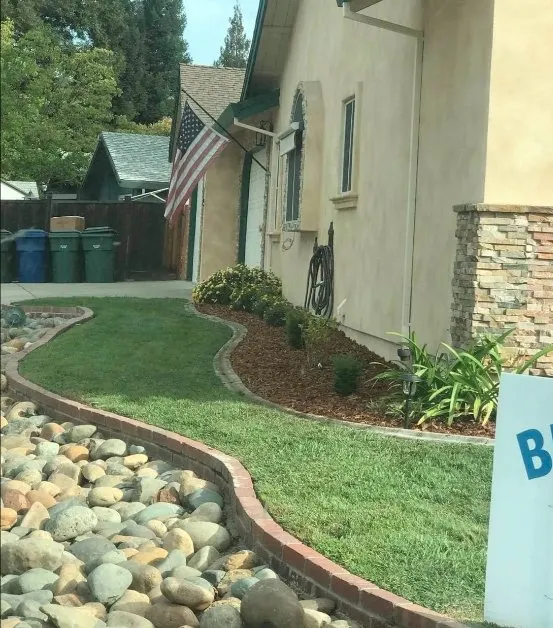 Professional lawn care service experts serving Sacramento, CA - 4 Seasons Gardening