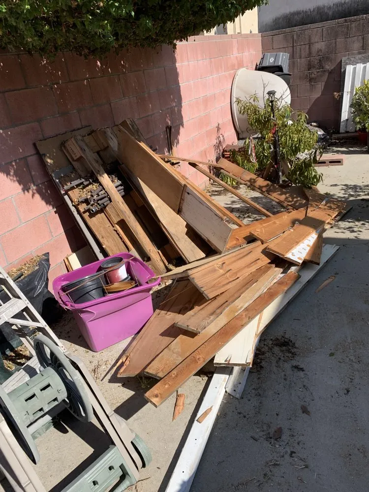 Trusted yard cleanup service for homes in City of Industry, CA by 4 Seasons Landscape