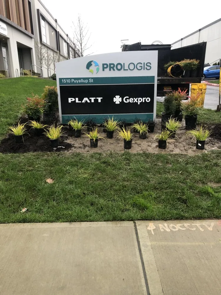 Professional lawn care service experts serving Kirkland, WA - 4 Seasons Landscape Management