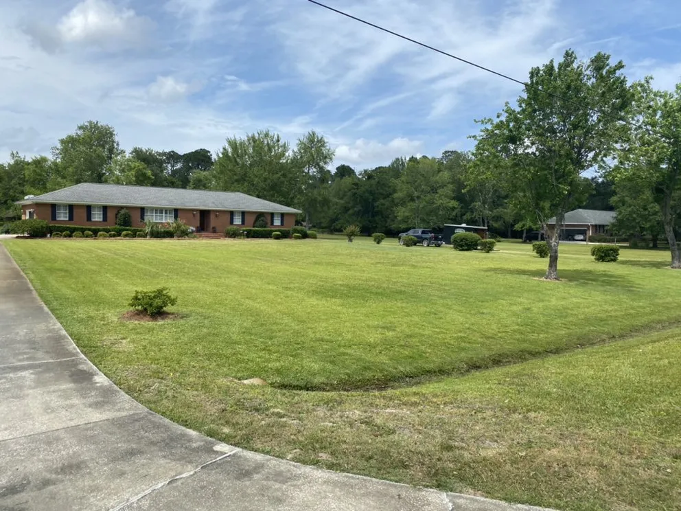 Expert garden landscaping for residential properties in Brunswick, GA by 4 seasons landscaping