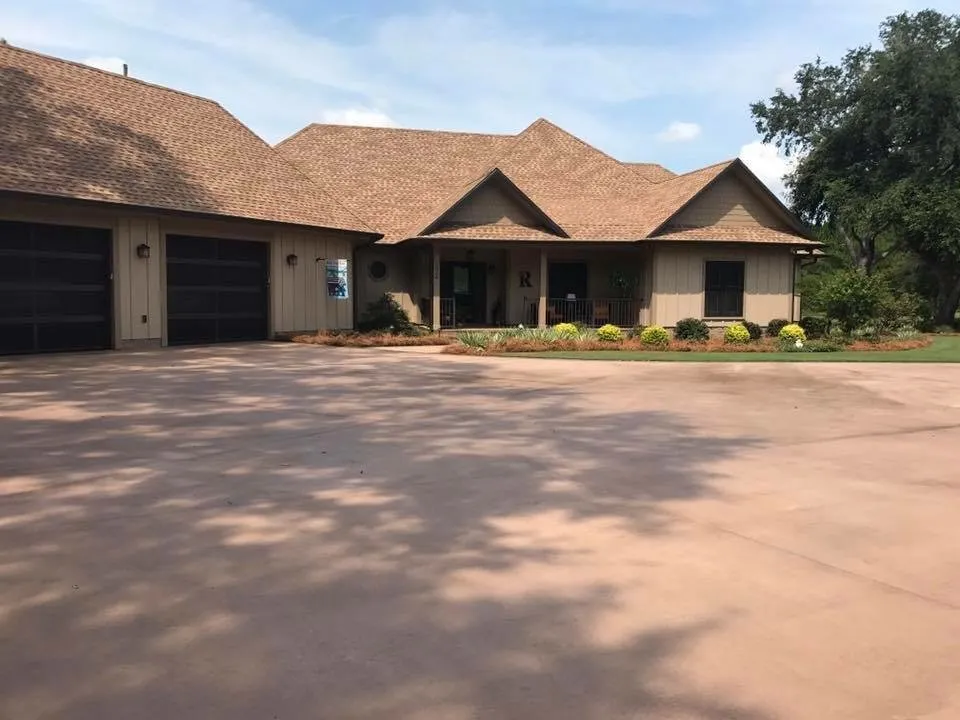 Affordable yard maintenance for residential properties across Brunswick, GA - 4 seasons landscaping