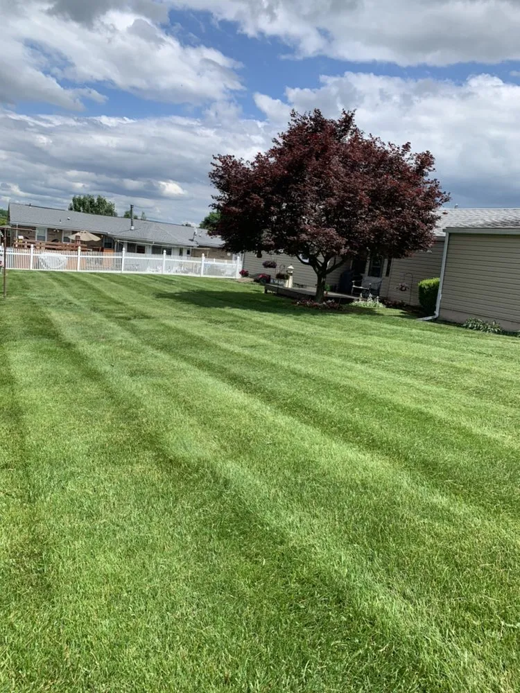 Custom lawn mowing service near you in Bethlehem, PA by 4 Seasons Lawn and Land