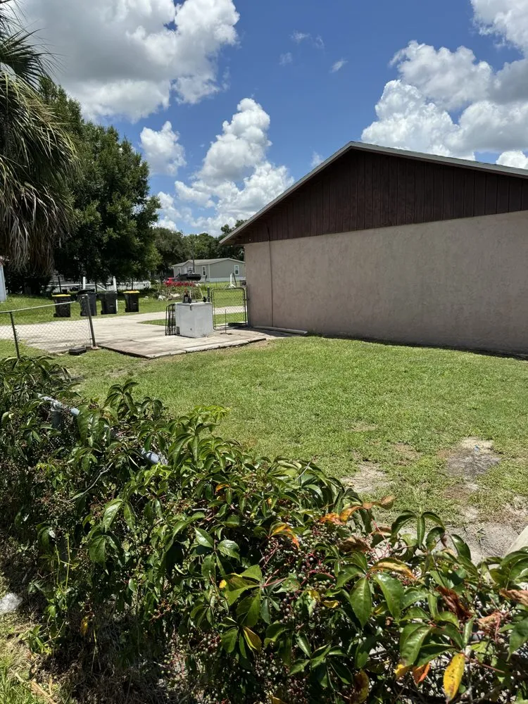 Custom lawn care service for homes in Auburndale, FL by 4 Step Lawns