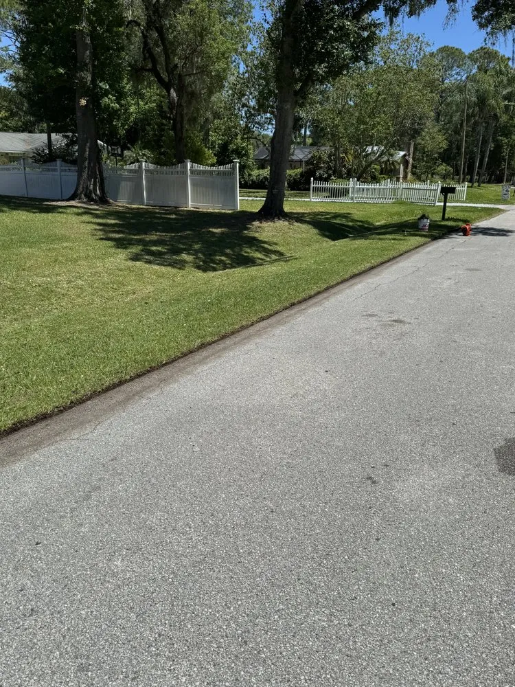 Professional garden landscaping experts serving Auburndale, FL - 4 Step Lawns