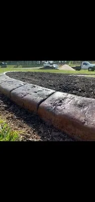 4 Suns Landscape & Curbing Logo