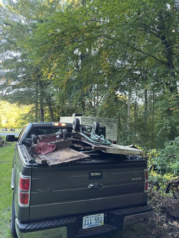 Reliable yard cleanup service for beautiful yards in Coventry, RI by 401 Cleanouts