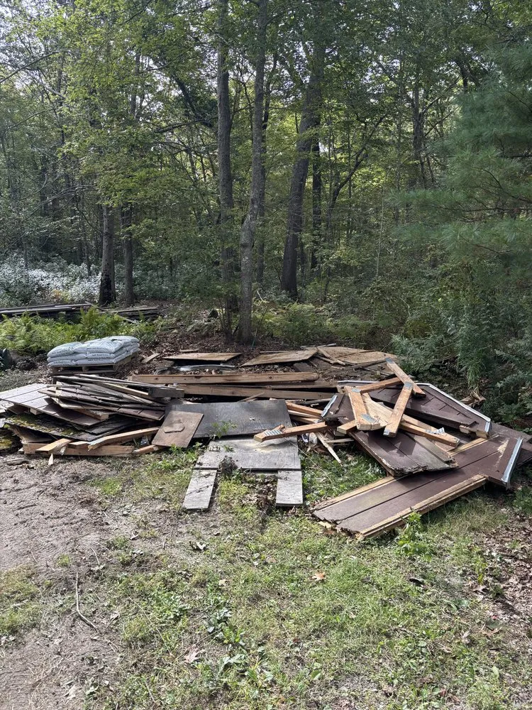 Expert lawn care service experts serving Coventry, RI - 401 Cleanouts