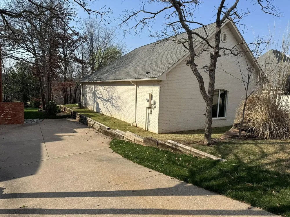 Top-rated lawn mowing service near you in Oklahoma City, OK by 405 Outdoor Living